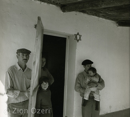 "Caretaker & family", Basavilbaso, Argentina